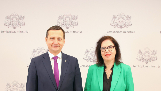 Zemkopības ministrs Armands Krauze un Izraēlas vēstniece Latvijā Sandra Simoviča