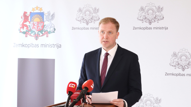 Zemkopības ministra pienākumu izpildītājs, ekonomikas ministrs Viktors Valainis.