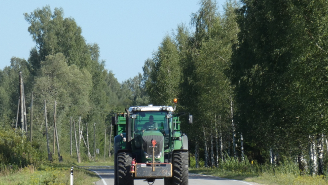 Traktors, ceļš