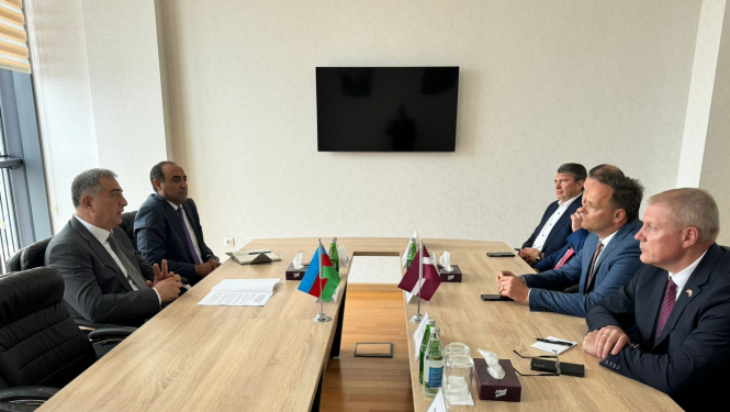 Zemkopības ministrijas valsts sekretārs Raivis Kronbergs tiekas ar Azerbaidžānas pārstāvjiem