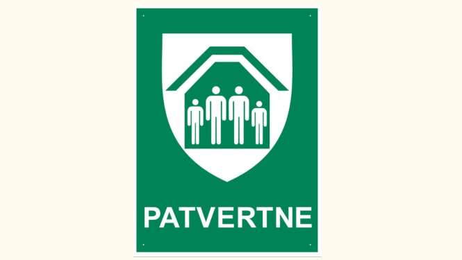 Zīme, kas norāda, ka ēkā atrodas patvertne. 