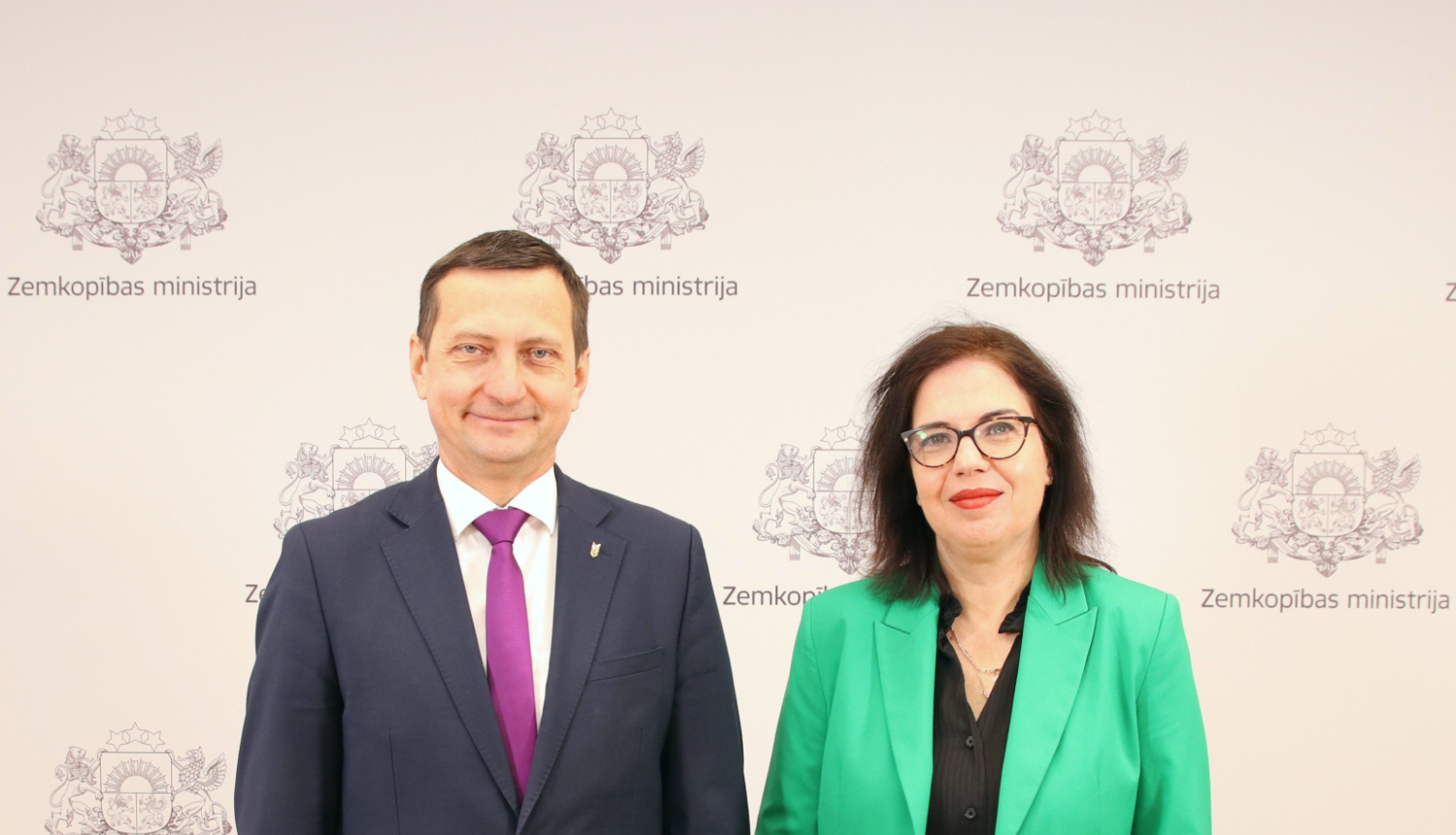 Zemkopības ministrs Armands Krauze un Izraēlas vēstniece Latvijā Sandra Simoviča