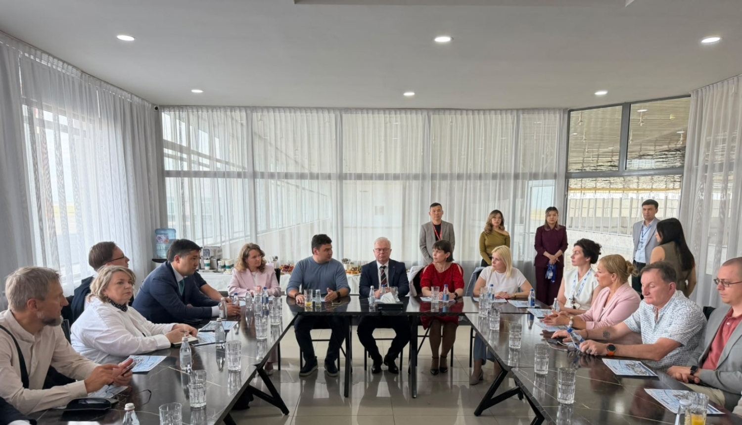 Zemkopības ministrijas un Latvijas uzņēmēju delegācija tiekoties ar Karagandas lidostas pārstāvjiem 