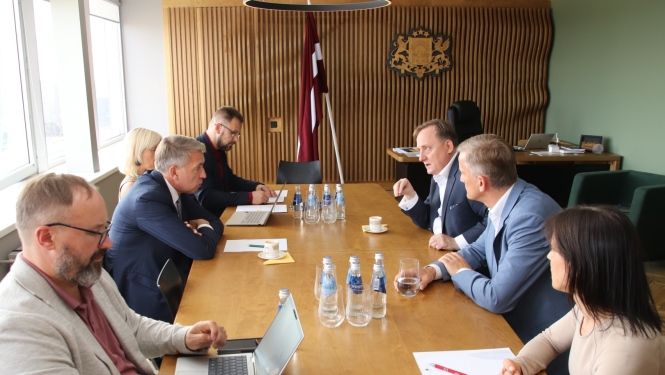 Zemkopības ministrs Uldis Augulis tiekas ar Latvijas Bankas pārstāvjiem.