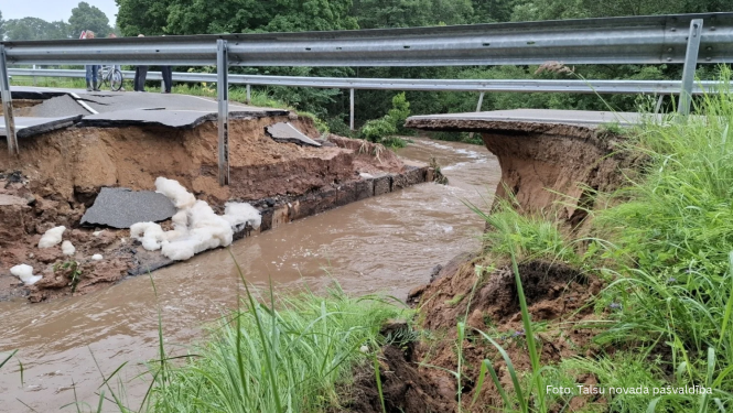 Spēcīgo nokrišņu laikā Dursupes neregulētajā posmā tika izskalots Dursupes dzirnavezera aizsargdambis, kā arī bojāts valsts reģionālā autoceļa P128 posms. 