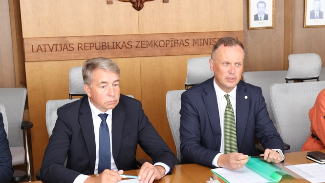  Zemkopības ministrs Uldis Augulis un viedās administrācijas un reģionālās attīstības ministrs Edgars Tavars.