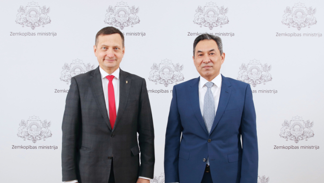Ministrs un Kazahstanas vēstnieks