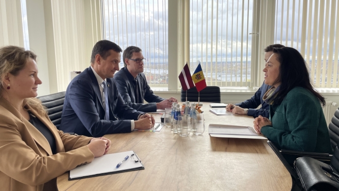 Minister of Agriculture Armands Krauze meeting with Ambassador of the Republic of Moldova to Latvia, Mihaela Mocanu.