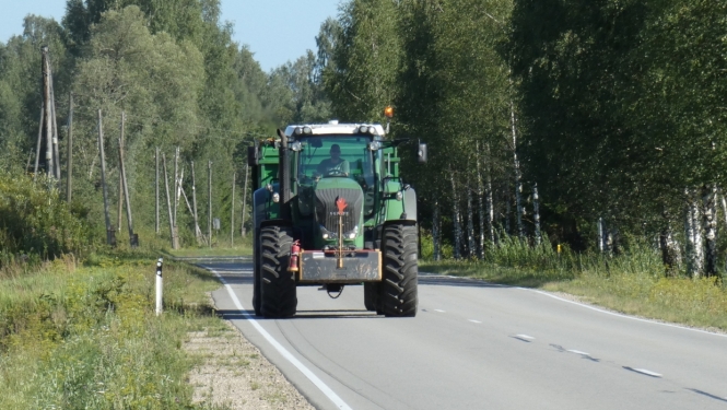 Traktors, ceļš