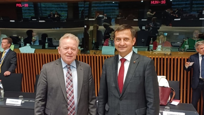 zemkopības ministrs Armands Krauze ES Lauksaimiecības un zivsaimniecības padomes sēžu zālē Luksemburgā