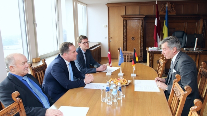 Zemkopības ministrs tiekas ar Vācijas vēstnieku