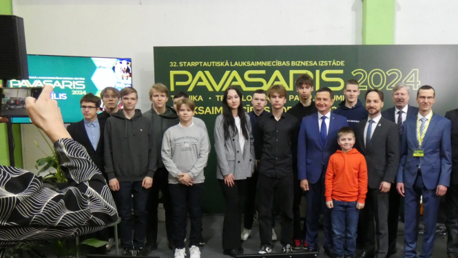 Zemkopības ministrs Armands Krauze ar ēnām piedalās lauksaimniecības izstādē Rāmavā