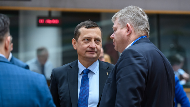 Zemkopības ministrs A.Krauze sarunājas ar citiem ES lauksaimniecības ministriem