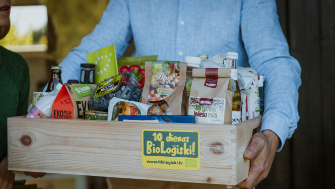 Grozs ar bioloģiskiem pārtikas produktiem