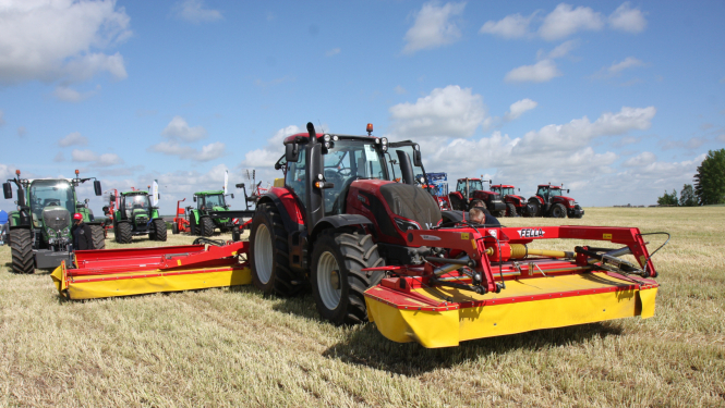 Traktortehnikas parāde