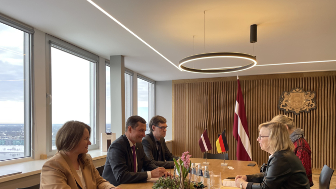 Zemkopības ministrs un Vācijas vēstniece Latvijā pie sarunu galda