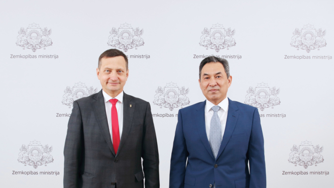 Ministrs un Kazahstanas vēstnieks