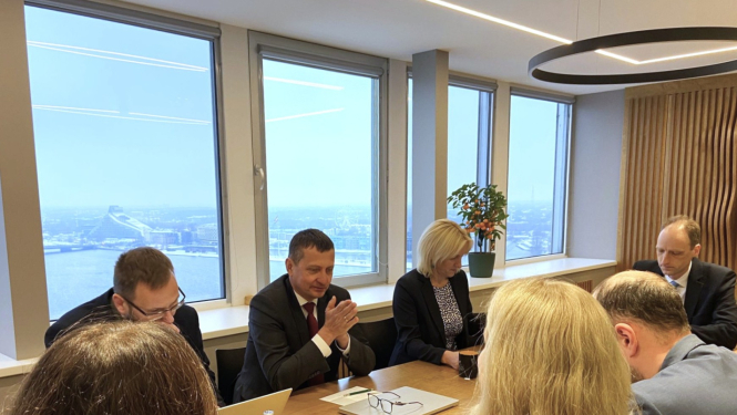 Ministrs tiekas ar Konkurences padomi