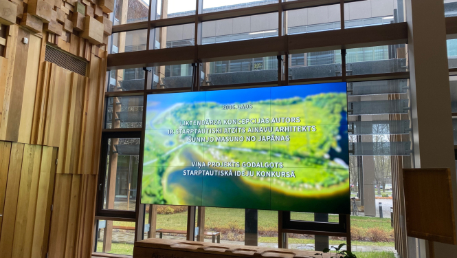 Likteņdārza projekta autora plakāts, informējošs