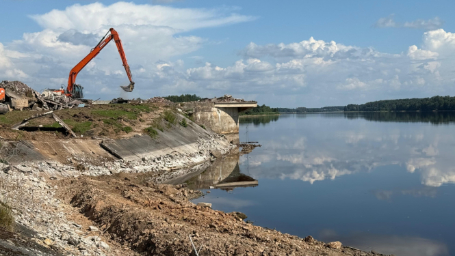 Celtnis, upe, dambis, būvdarbi 