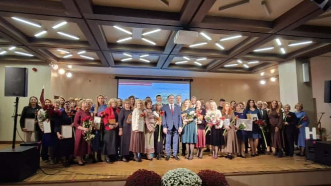 Apbalvoties darbinieki