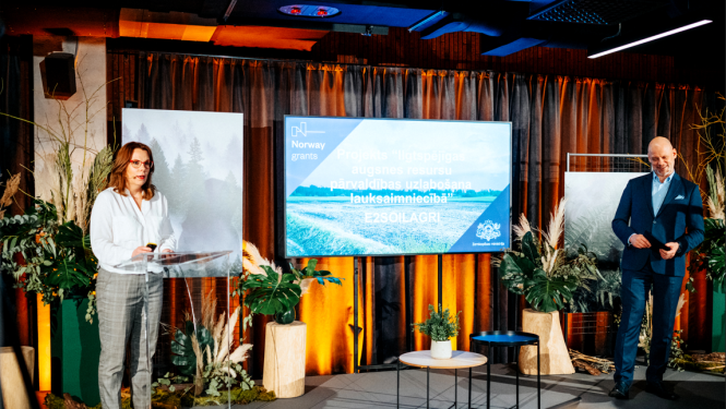 Konference, Kristīne