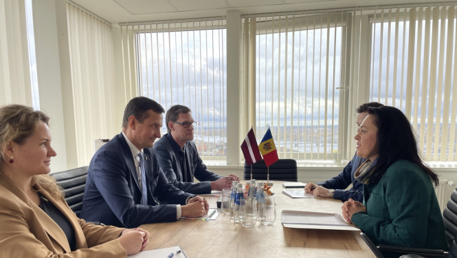 Minister of Agriculture Armands Krauze meeting with Ambassador of the Republic of Moldova to Latvia, Mihaela Mocanu.