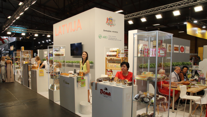 Latvijas uzņēmumu stends izstādē 