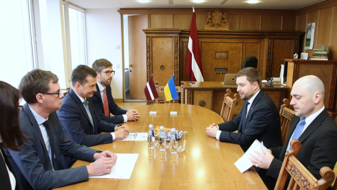 zemkopības ministrs tiekas ar Ukrainas vēstnieku