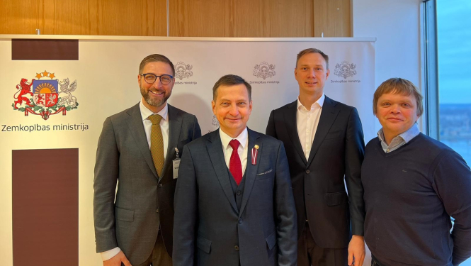 Zemkopības ministrs Armands Krauze un Swedbank vadība