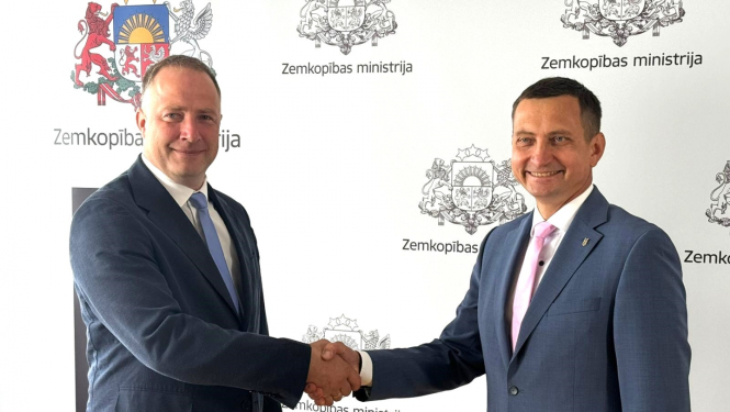 ZM valsts sekretārs Ģirts Krūmiņš un zemkopības ministrs Armands Krauze