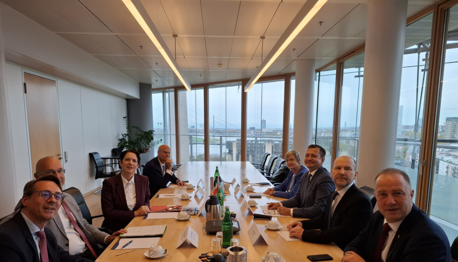 Zemkopības ministrs sanāksmē Vācijā pie diskusiju galda