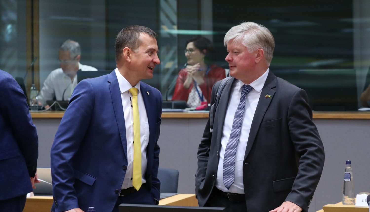 Zemkopības ministrs Armands Krauze sarunājas ar Lietuvas zemkopības ministru Kēstuti Navicki