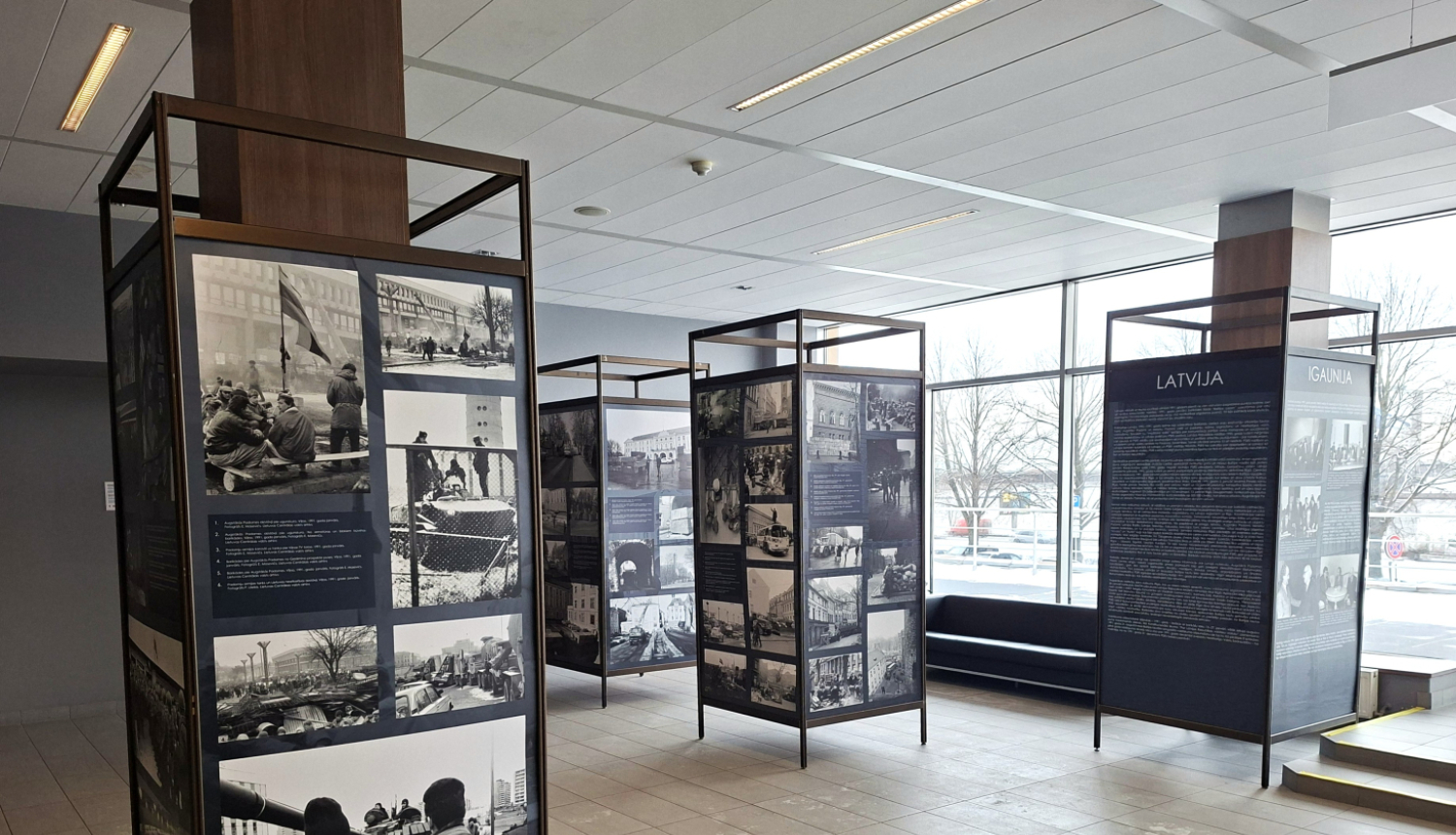 Barikāžu laika foto izstāde Zemkopības ministrijā