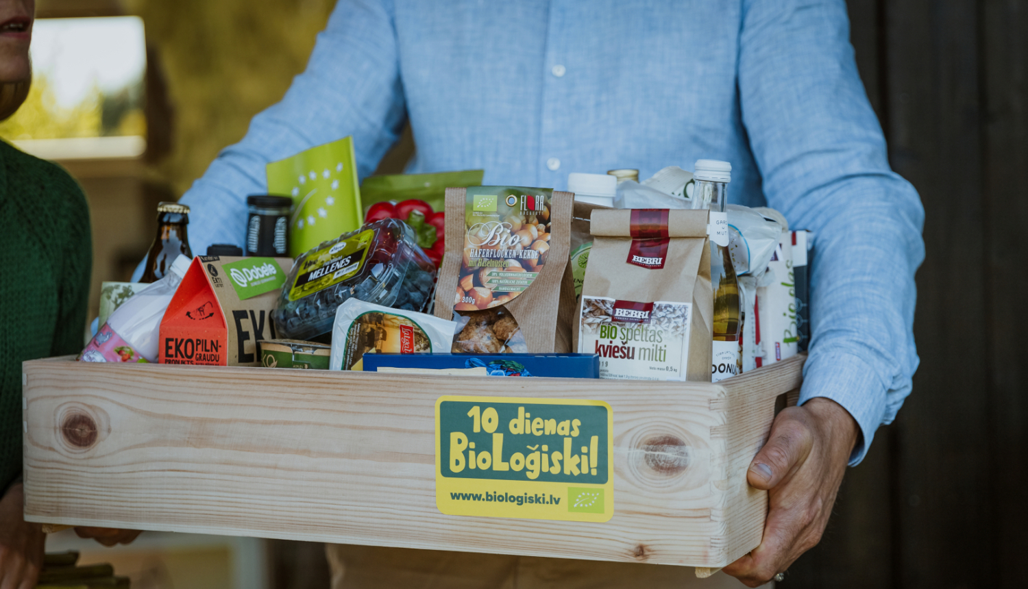 Grozs ar bioloģiskiem pārtikas produktiem