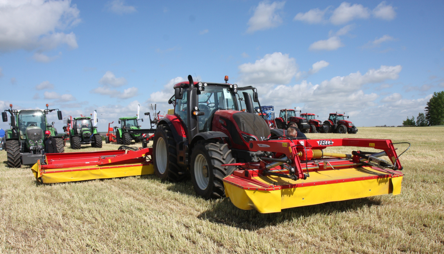 Traktortehnikas parāde