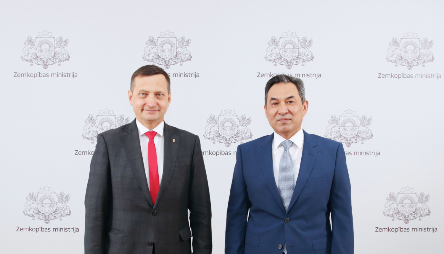 Ministrs un Kazahstanas vēstnieks