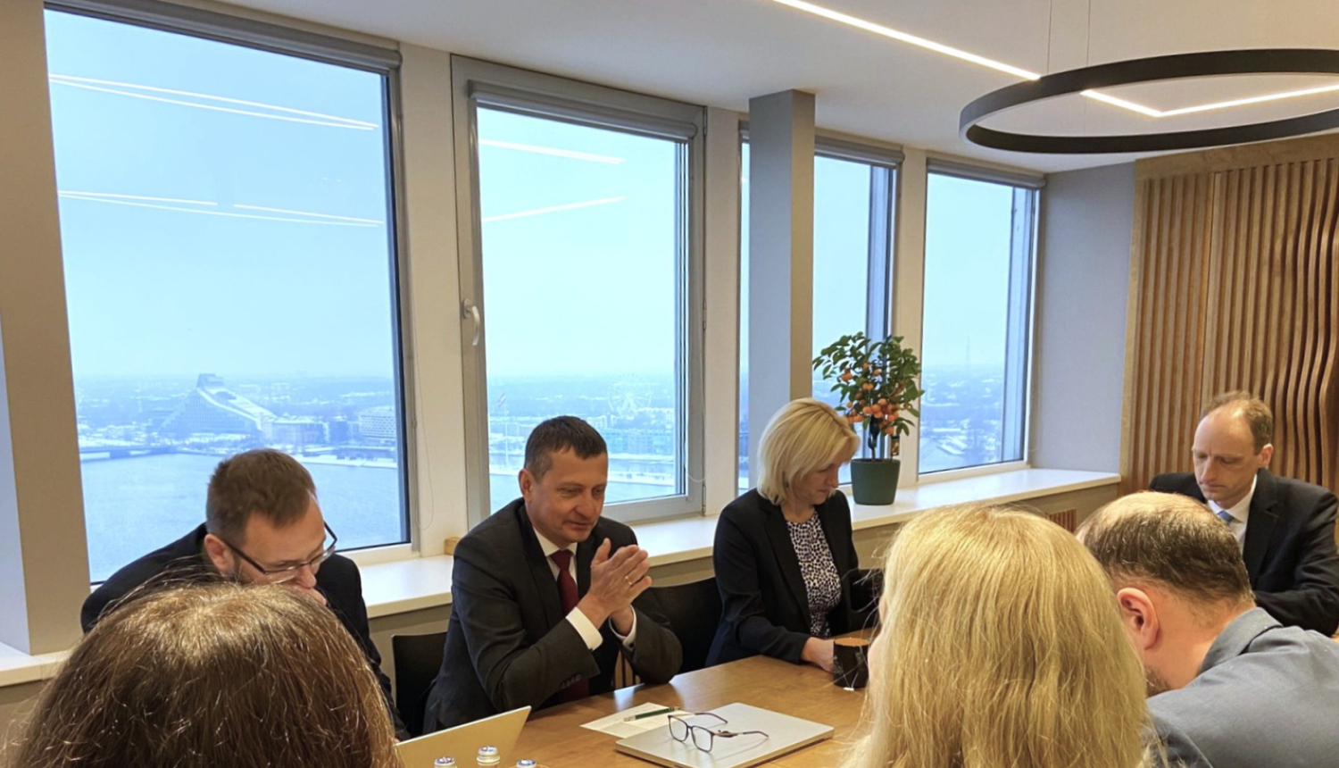 Ministrs tiekas ar Konkurences padomi