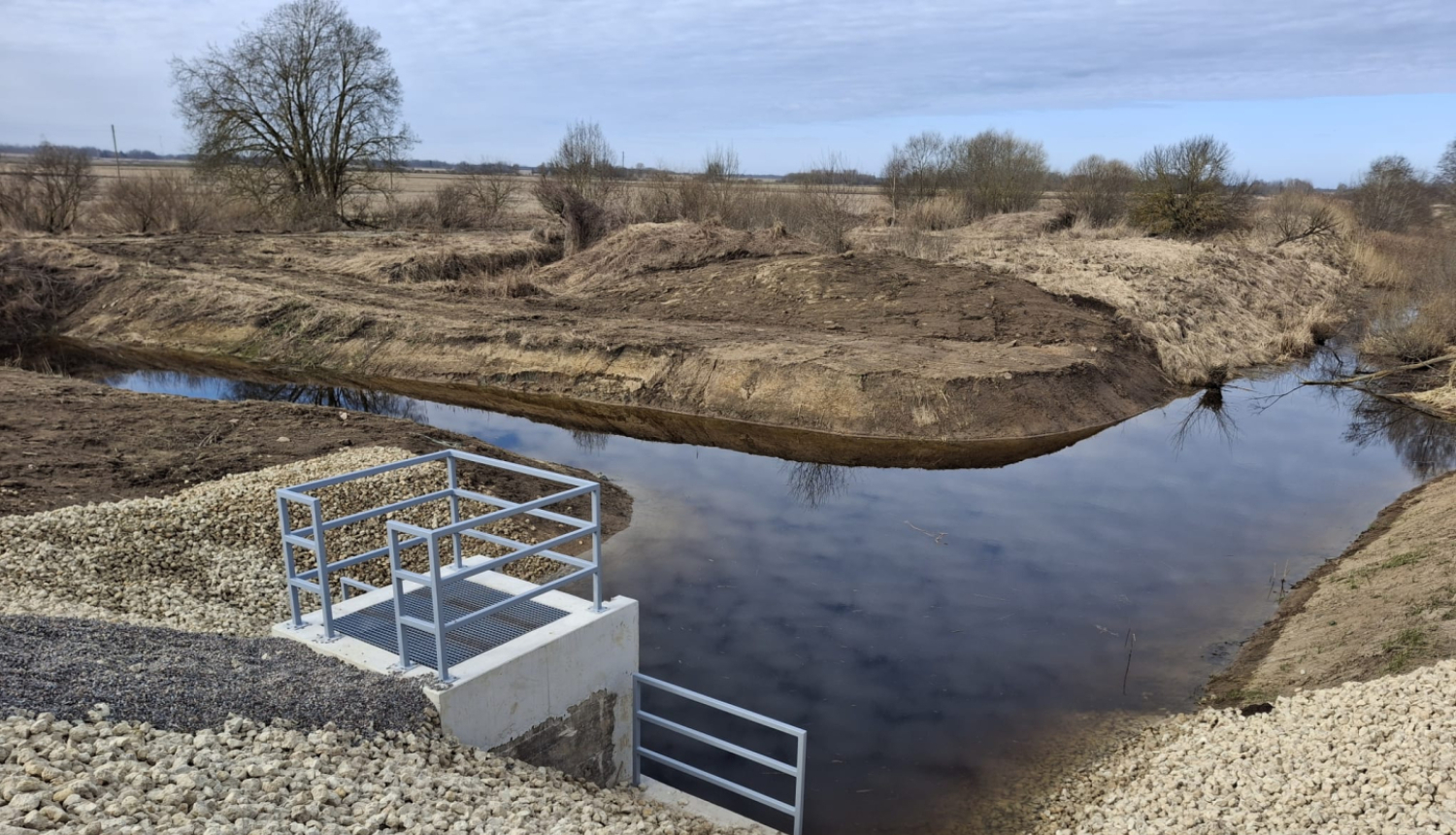 Atjaunots meniķis, sakārtojot infrastruktūru labākai ūdens plūsmas regulēšanai un apkārtējās vides aizsardzībai.