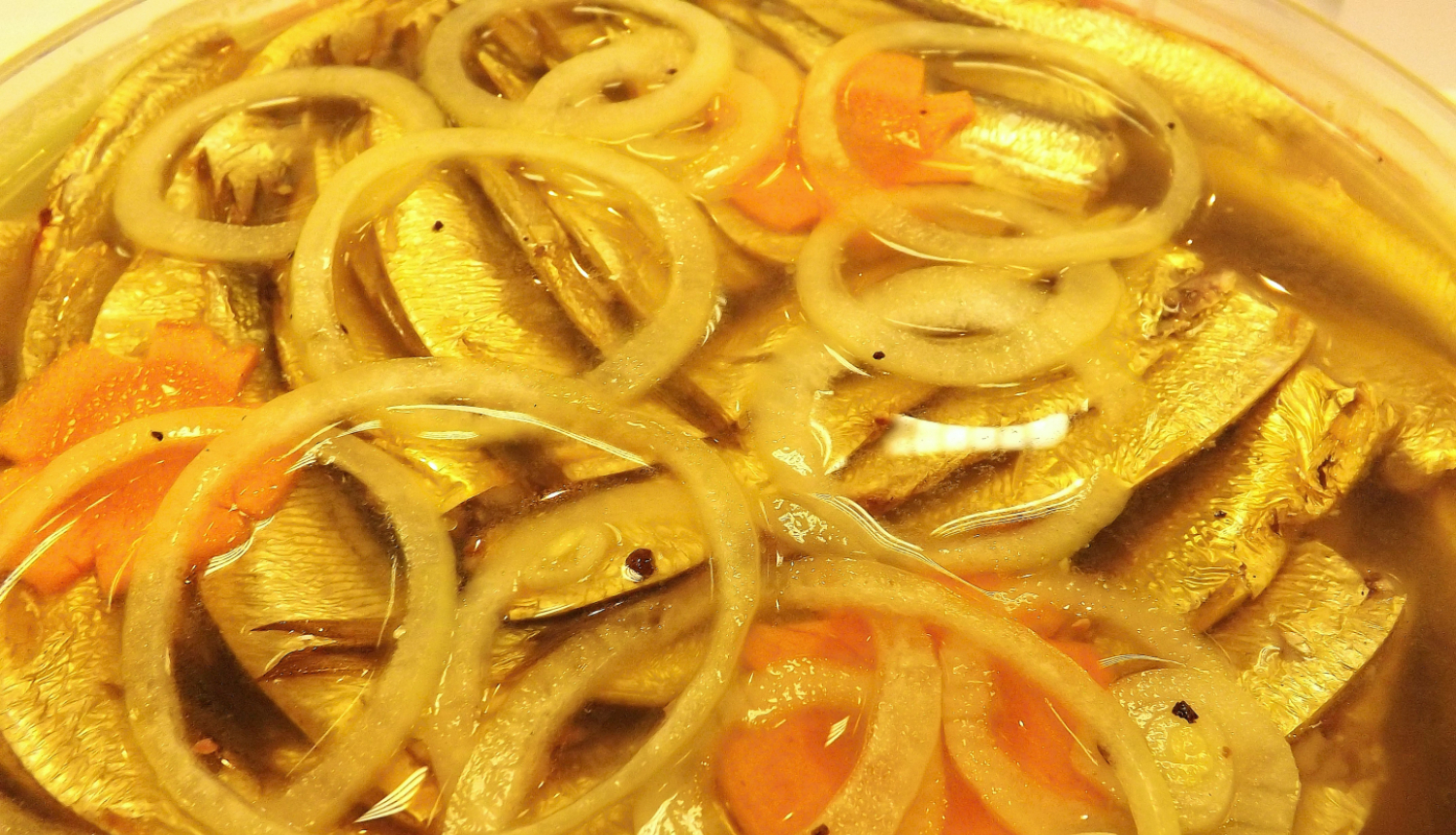 Marinētas zivis ar sīpoliem