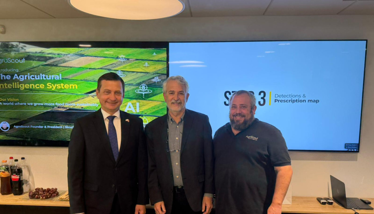 Zemkopības ministrs Armands Krauze un Izraēlas uzņēmuma "AgroScout" vadība