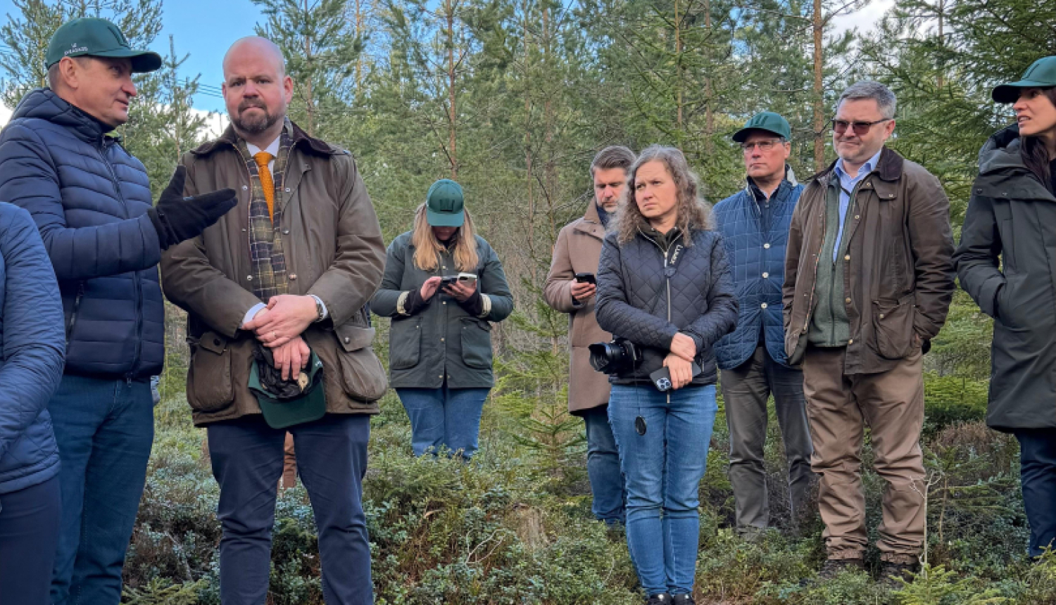 Zemkopības ministrs Armands Krauze kopā ar citiem lauksaimniecības ministriem mežā
