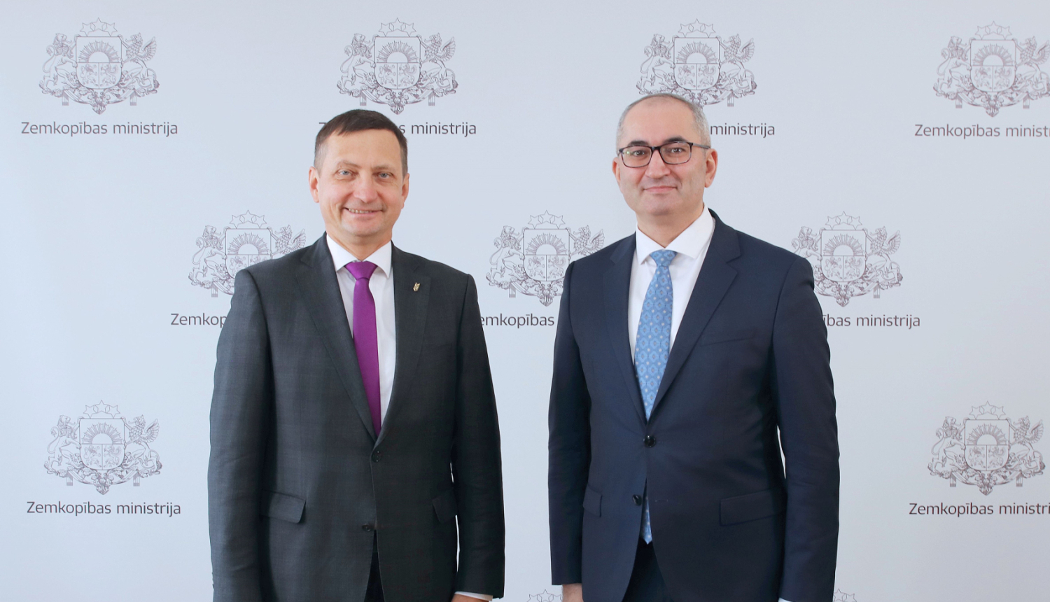 zemkopības ministrs Armands Krauze ar Azerbaidžānas  vēstnieku Latvijā Elnuru Sultanovu