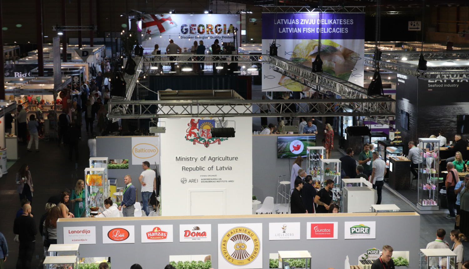 Skats izstādē uz Latvijas pārtikas ražotāju kopstendu