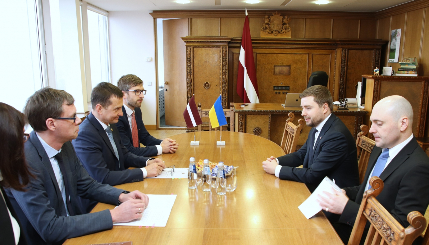 zemkopības ministrs tiekas ar Ukrainas vēstnieku