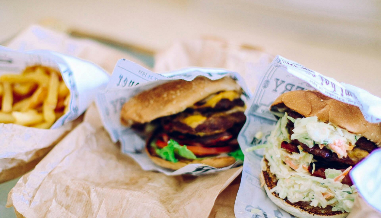 Trīs burgeri iepakojumā