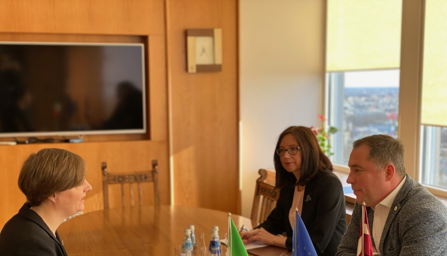 Zemkopības ministrs tiekas ar Īrijas vēstnieci