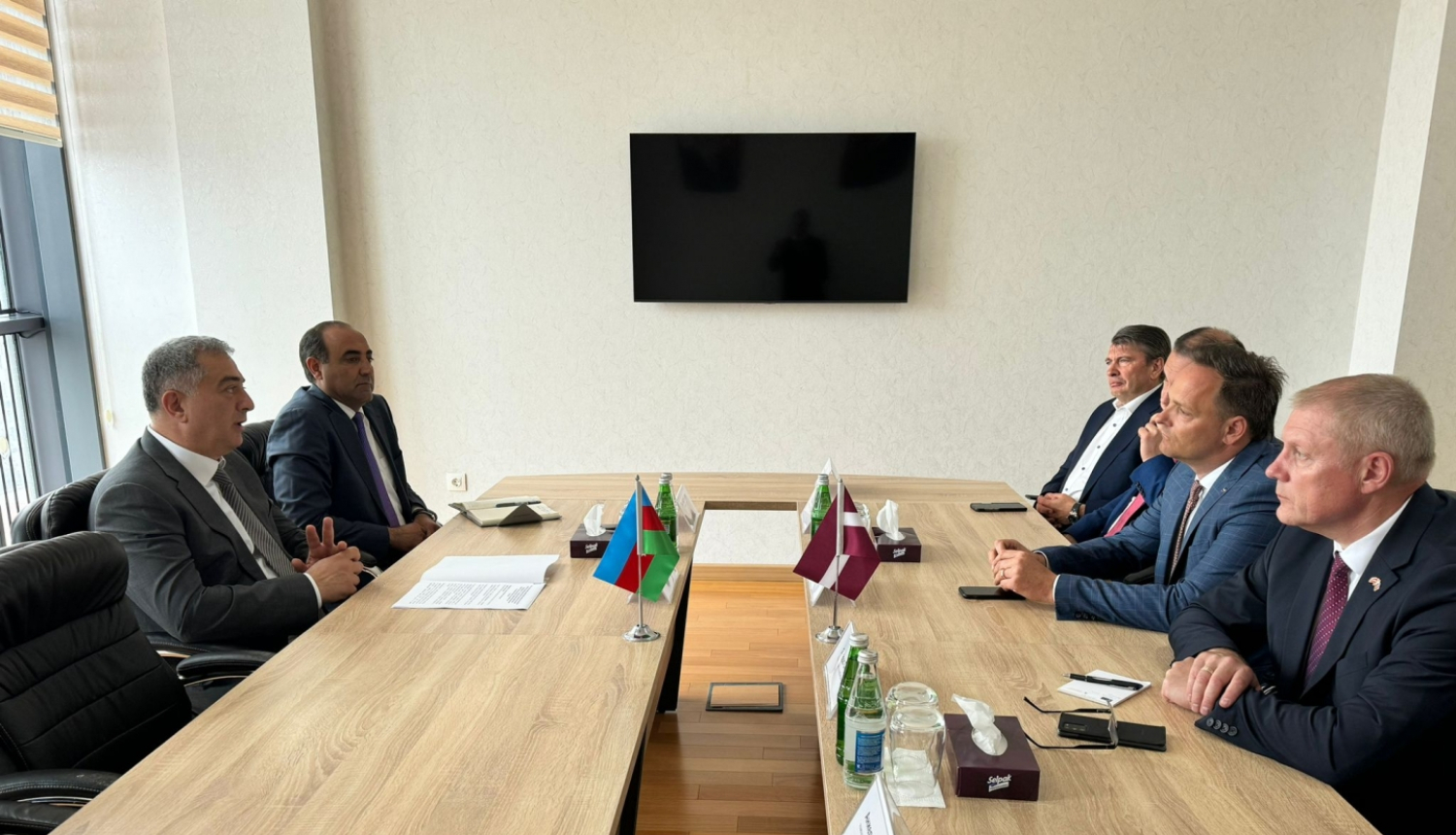 Zemkopības ministrijas valsts sekretārs Raivis Kronbergs tiekas ar Azerbaidžānas pārstāvjiem