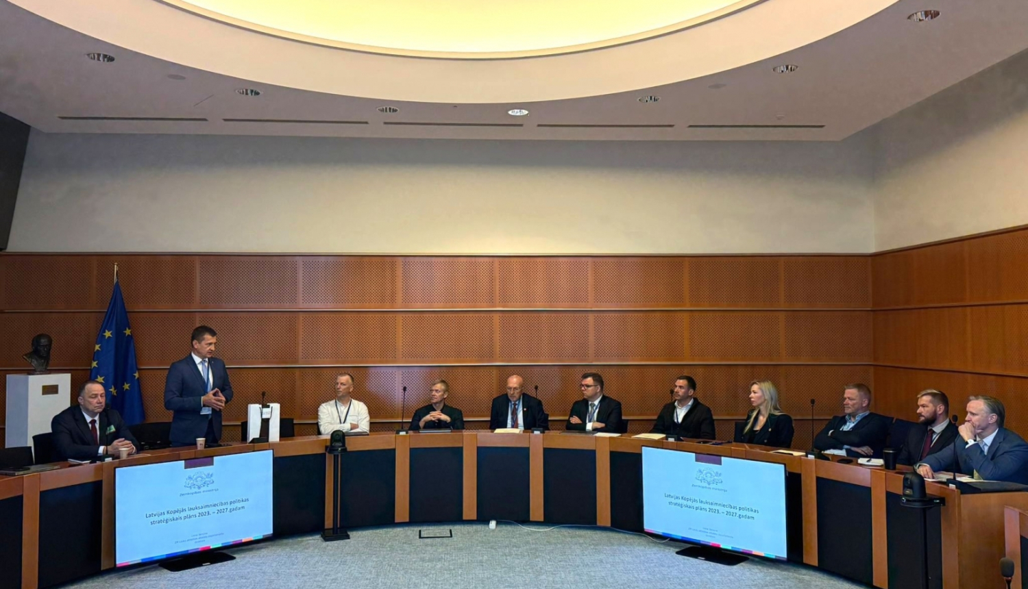 Zemkopības ministrs Armands Krauze tiekas ar Latvijas Eiropas Parlamenta deputātiem