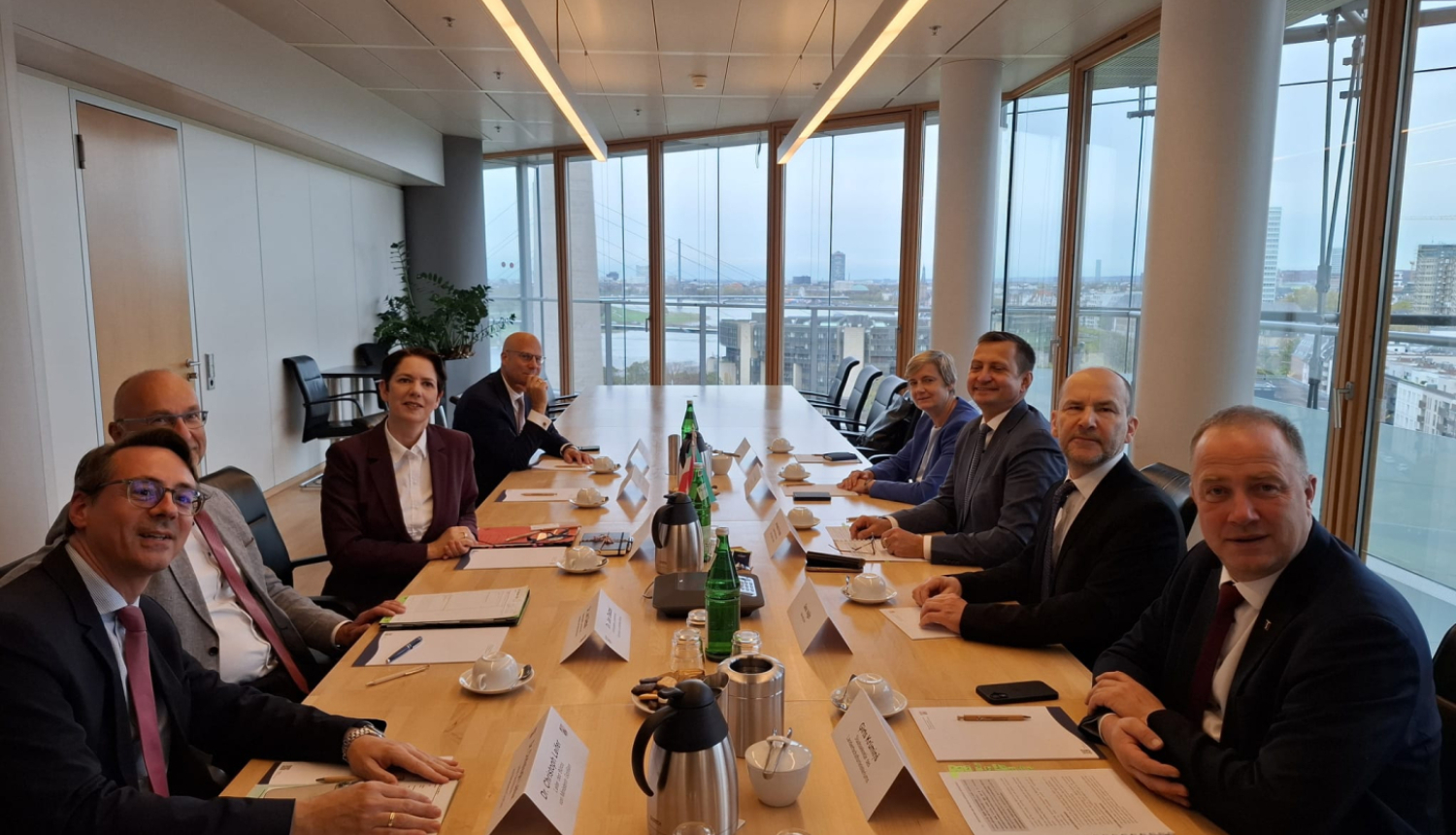 Zemkopības ministrs sanāksmē Vācijā pie diskusiju galda